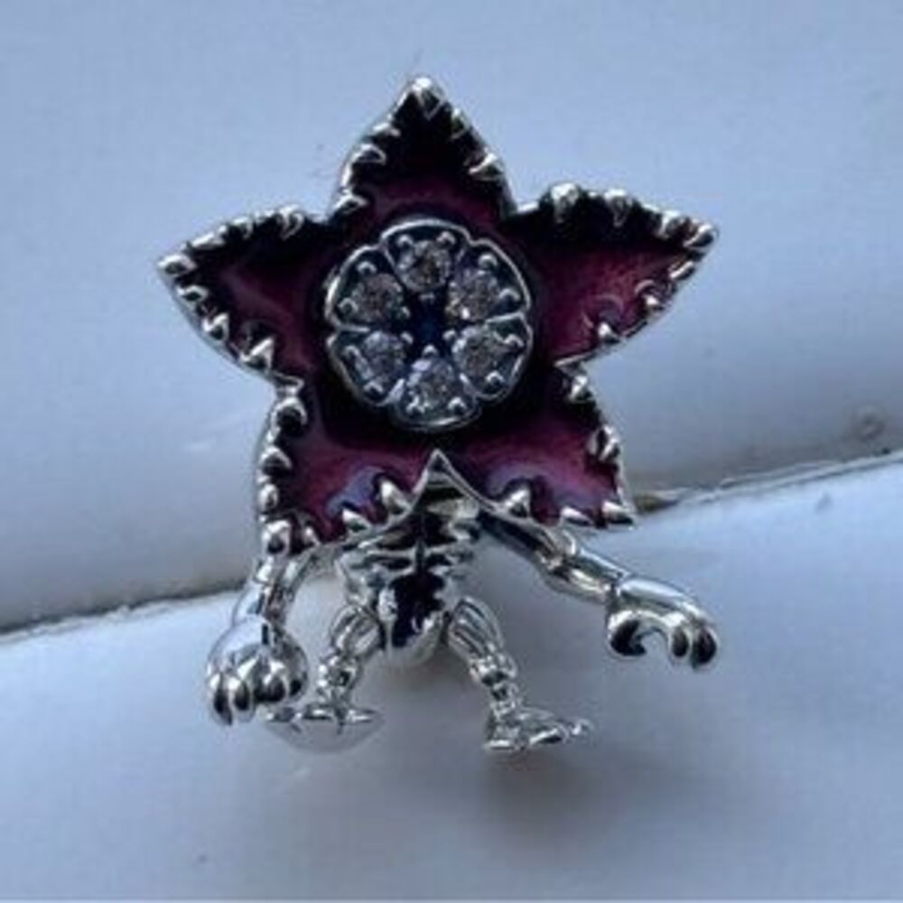 Authentic Stranger Things Moveable Demogorgon Pandora Charm - Picture 3 of 5